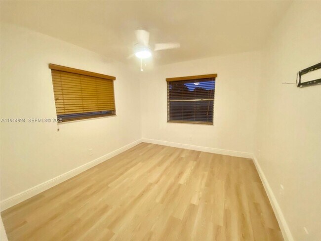 Building Photo - 6568 SW 41st Pl