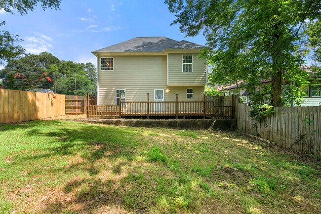 Building Photo - 1526 Venetian Dr SW