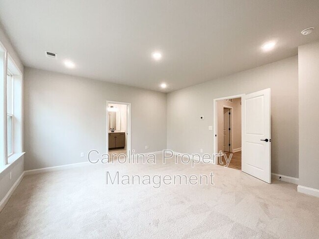 Building Photo - 8229 Houser St