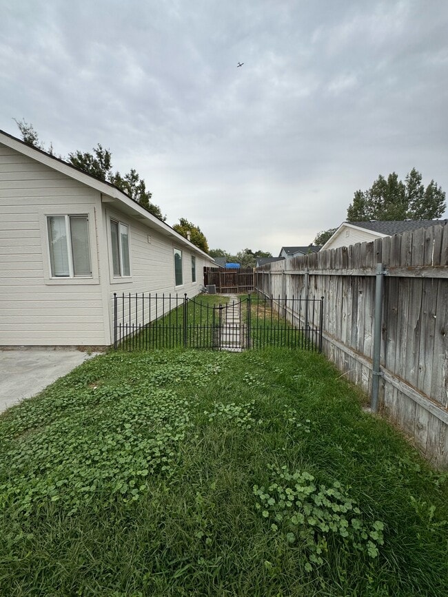 Building Photo - 935 Garrett St
