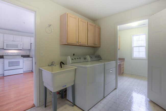 Building Photo - 28471 Carlton Way Dr