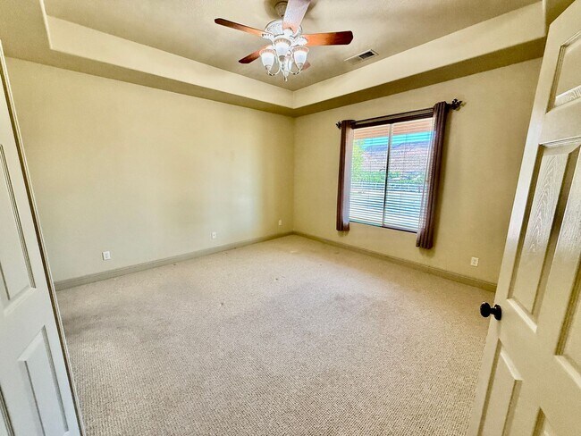 Building Photo - VIEWS in Toquerville Four Bedroom