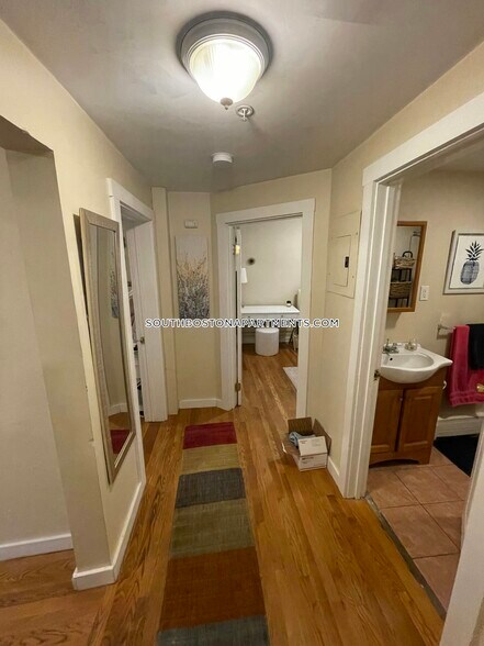 Building Photo - 266 Gold St