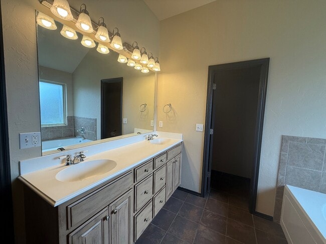 Building Photo - 19132 Cottonwood Ct