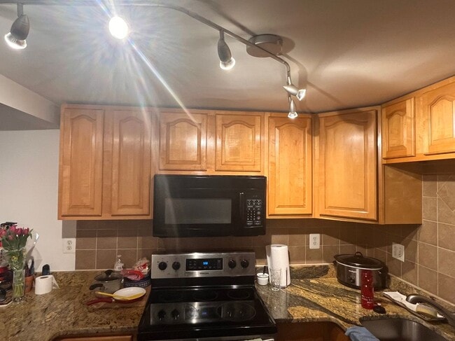 Building Photo - 1054 Pendleton Ct