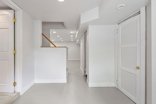 Building Photo - Inviting, remodeled 3-bdr/1.5-bath in Division/Hawthorne duplex—Privacy, A/C, parking, & storage