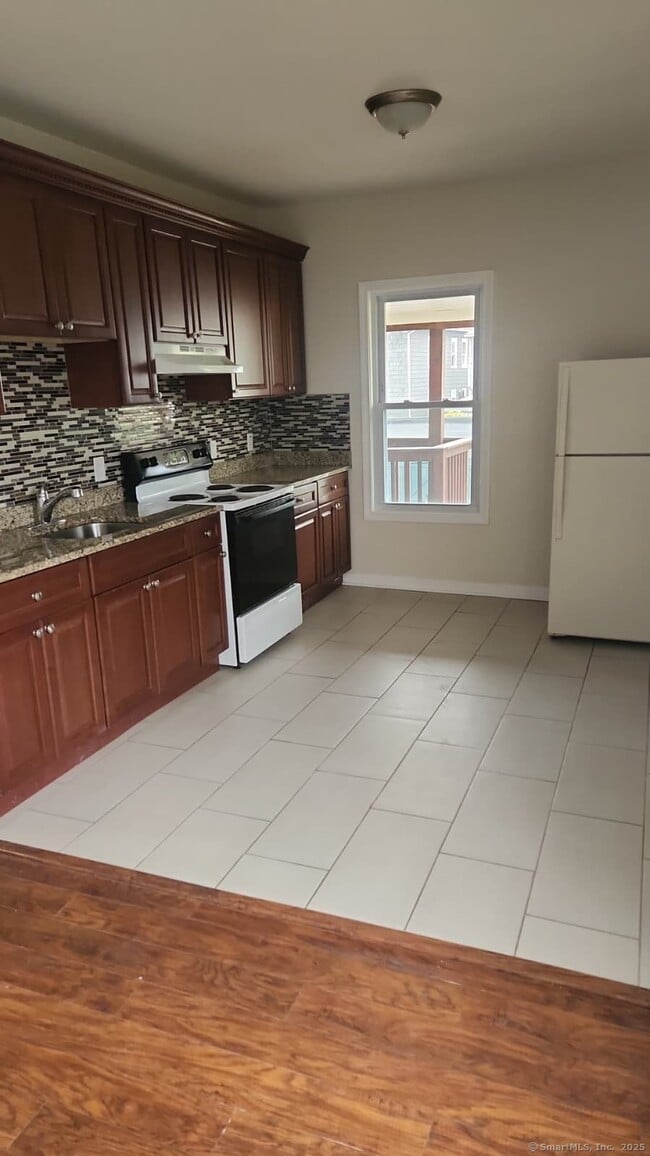 Building Photo - 283 Waterview Ave