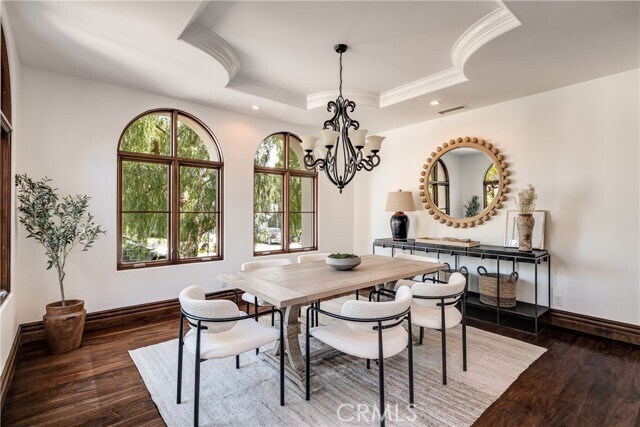 Building Photo - 718 N Poinsettia Ave