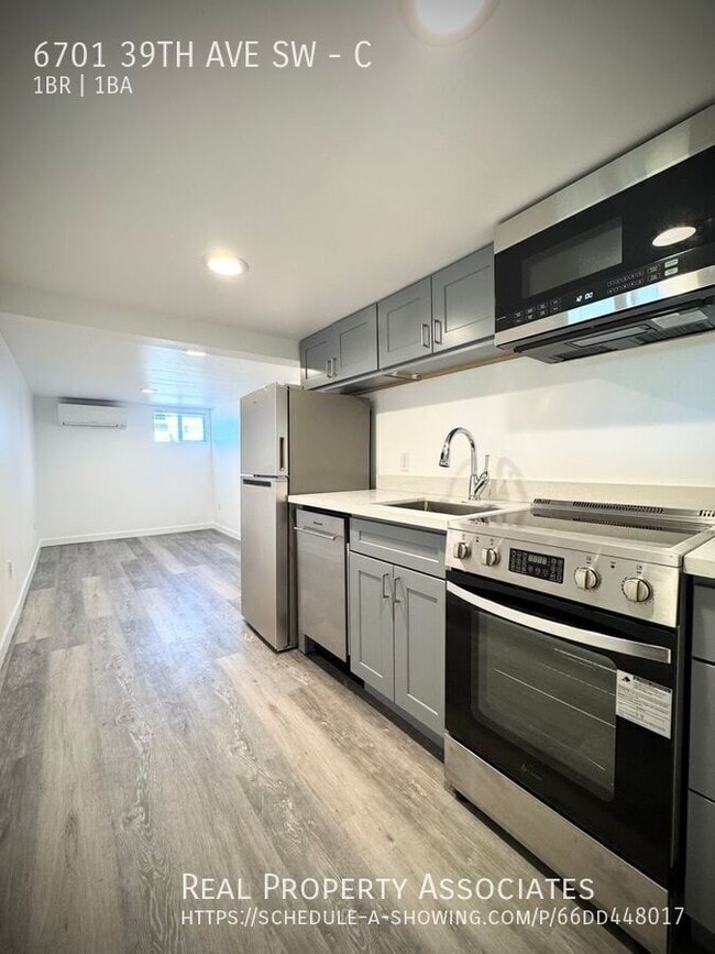 Building Photo - 6701 39th Ave SW