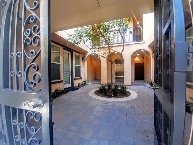 Building Photo - MERIDA LANE BREA 92823 (2 BED / 2 BATH)