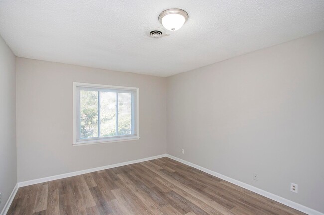 Building Photo - Charming Townhome in Hermitage!