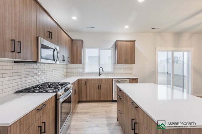 Building Photo - BRAND NEW 4 Bed 2.5 Bath Home