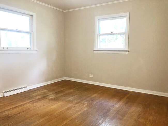 Building Photo - 23940 N Lakeside Dr