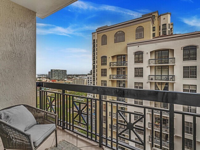 Building Photo - 801 S Olive Ave