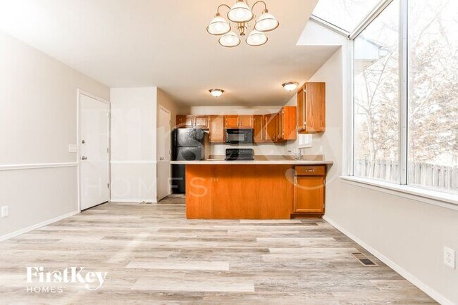 Building Photo - 4 W Park Dr