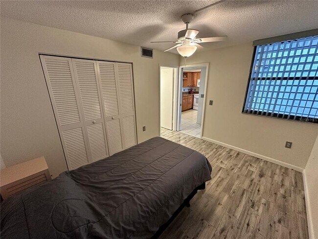 Building Photo - 645 Woodlawn Dr