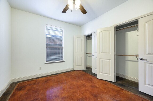 Building Photo - 3120 Rogers Ave