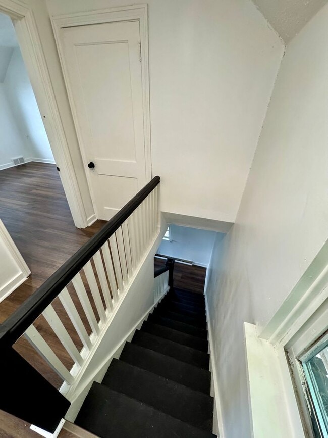 Building Photo - Adorable 2 Bed 1 Bath Home in Brookline W/dedicated office/library space!