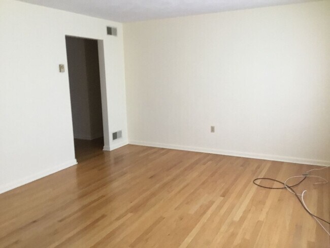 Building Photo - ENJOY THE COMFORTS OF ONE-FLOOR LIVING!