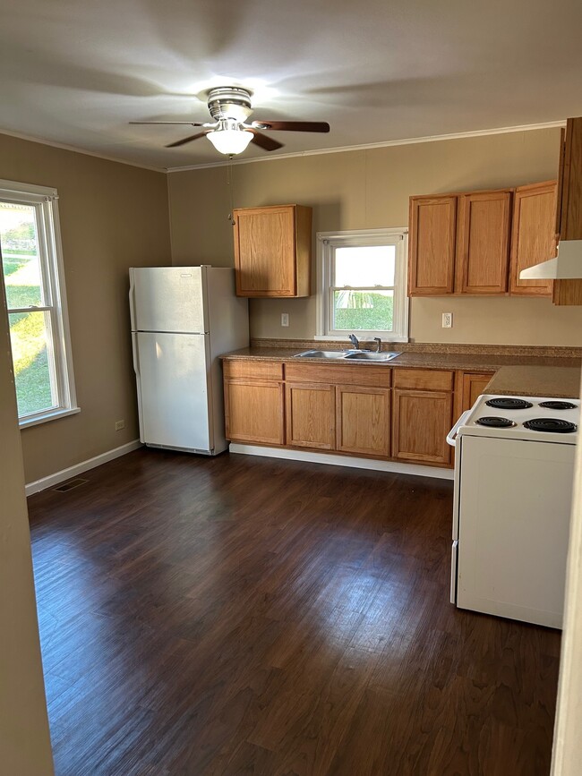 Building Photo - 918 Marshall St