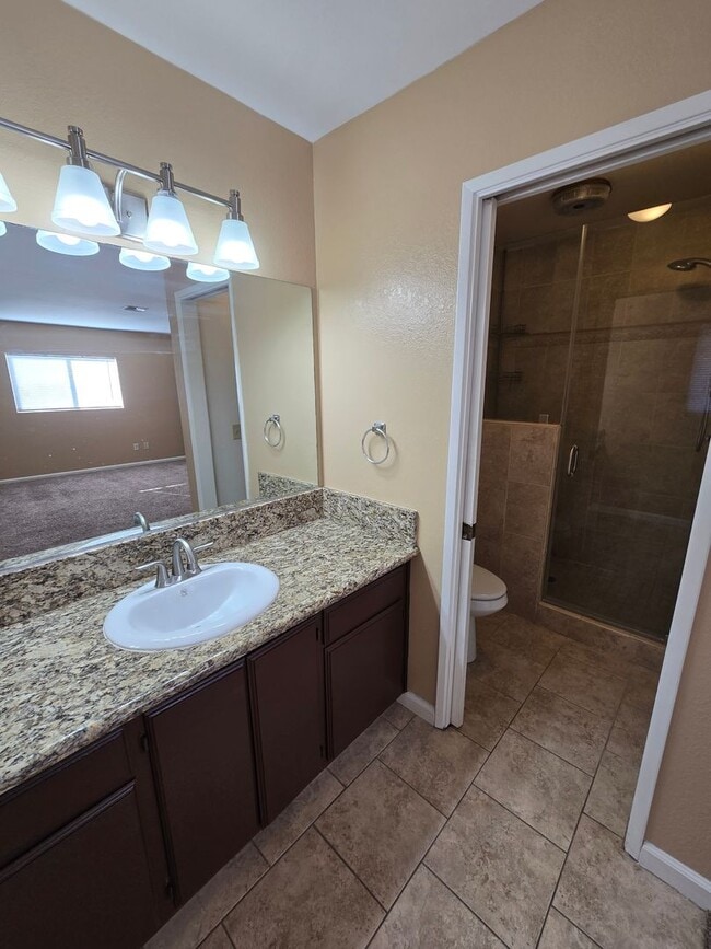 Building Photo - Private & Quiet Gem!