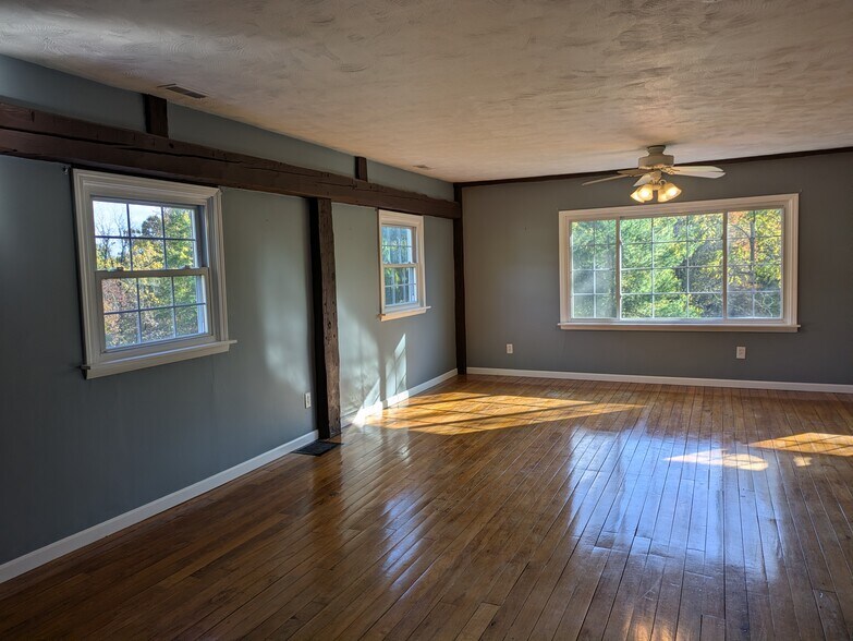 Building Photo - 11220 Vista Dr