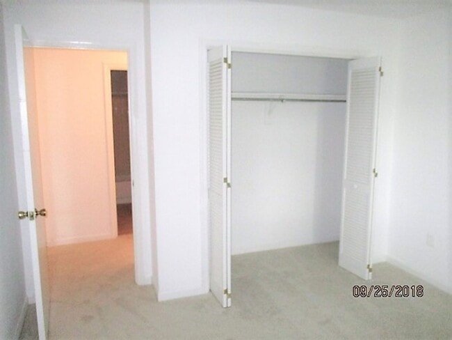 Building Photo - Private And Spacious, Ground Level, 2 Bedr...