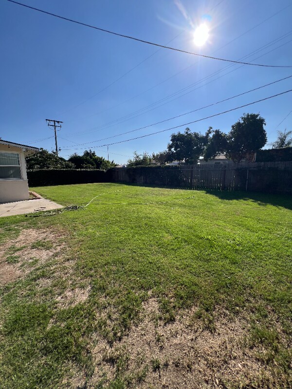 Building Photo - 1122 E Santa Fe Ave