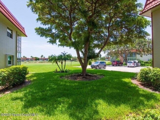 Building Photo - 8 Vista Palm Ln