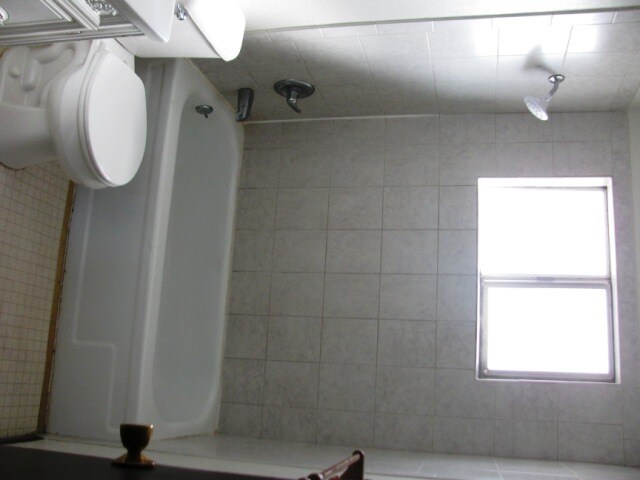 Building Photo - 427 E 6th St