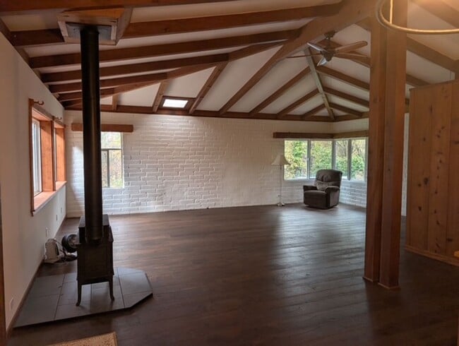 Building Photo - 3BD/2BA Home in Meadow Vista