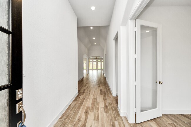 Building Photo - 2719 Country Ln