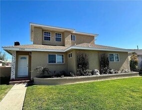 Building Photo - 2204 Conquista Ave