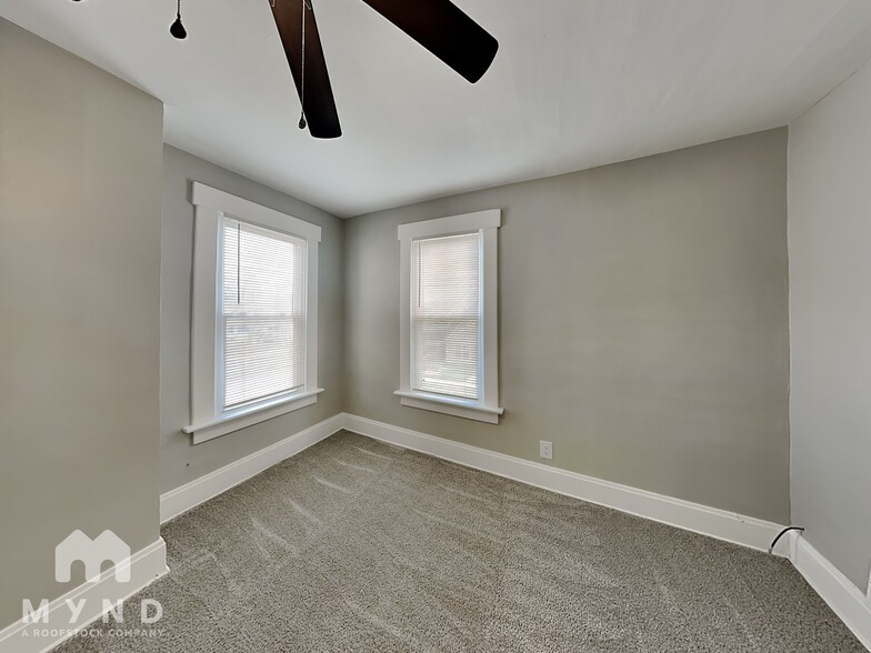 Building Photo - 153 N Oakley Ave