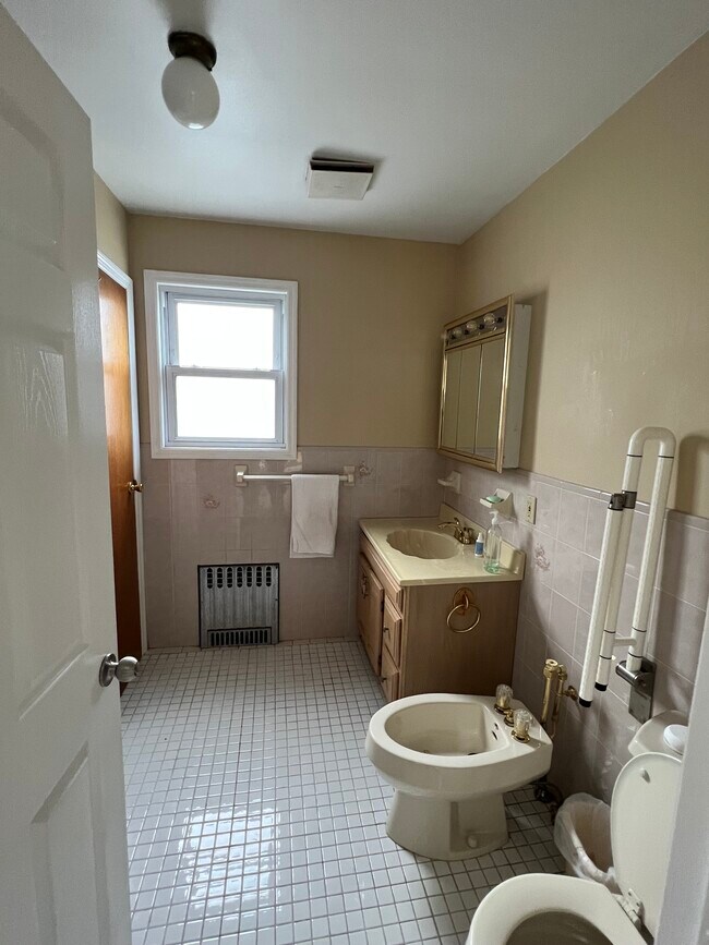 Building Photo - 314 N Fulton Ave