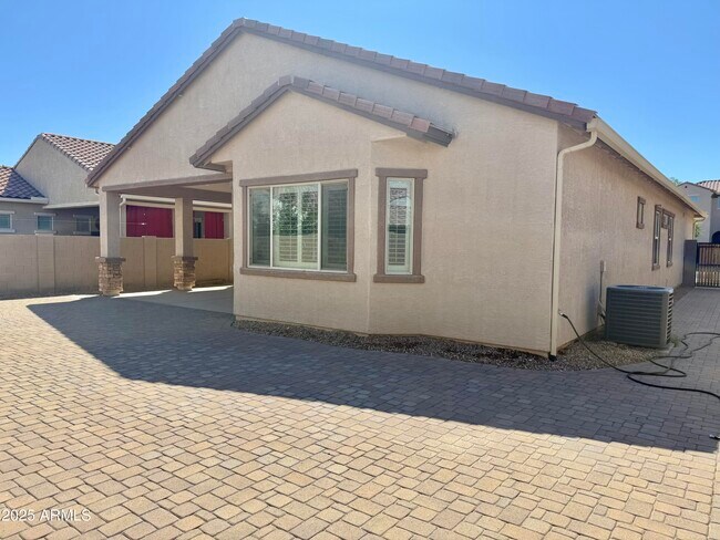 Building Photo - 980 E Knightsbridge Way