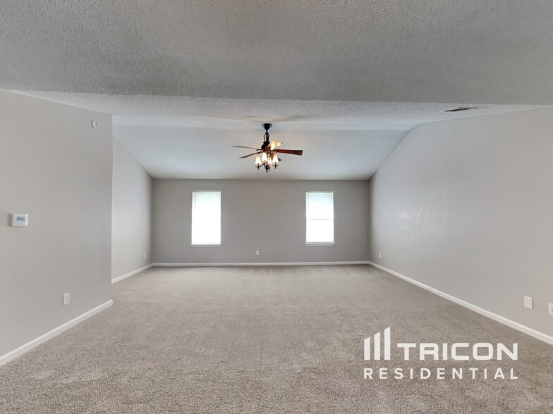 Building Photo - 3885 Riverview Bend