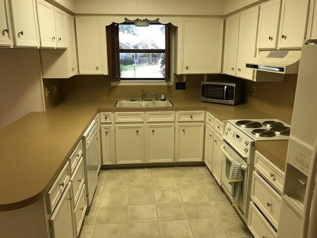 Building Photo - 185 Turkey Run