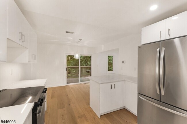 Building Photo - 5E Somerset Hills Village
