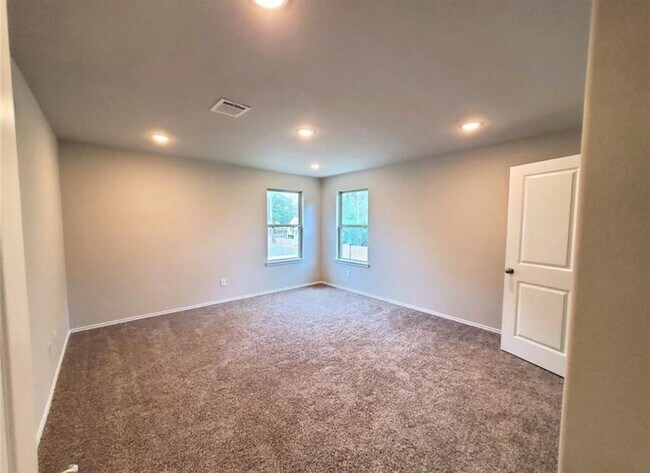 Building Photo - 907 Chickasaw Dr