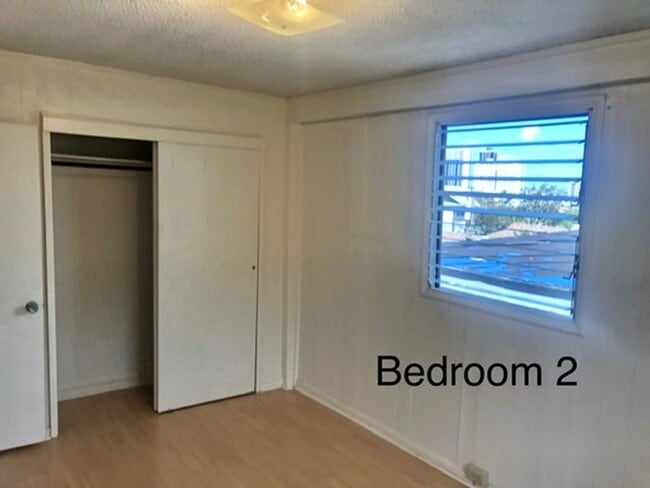 Building Photo - 2 bedroom 1 bathroom perched on the hillsi...