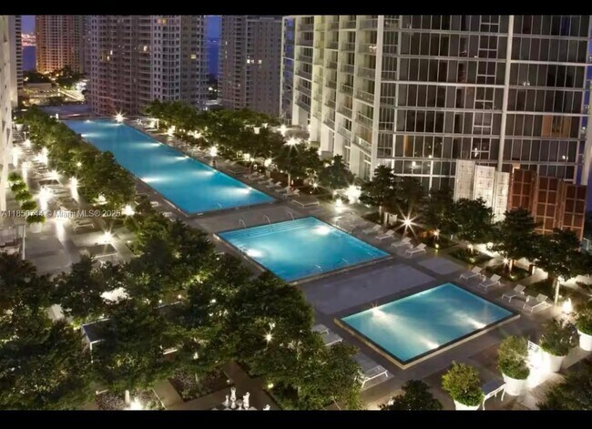 Building Photo - 475 Brickell Ave