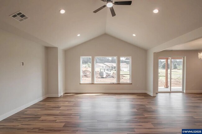 Building Photo - 4 Bedroom 2 Bath House