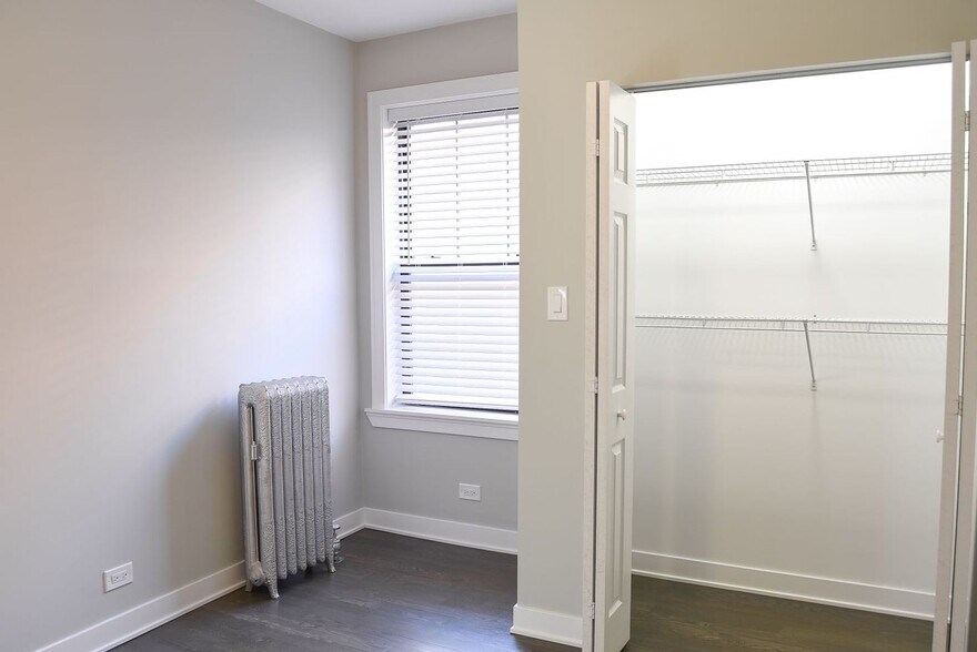 Building Photo - 3923 N Keeler Ave