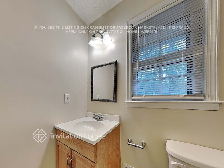 Building Photo - 1569 Briarwood Ln SW