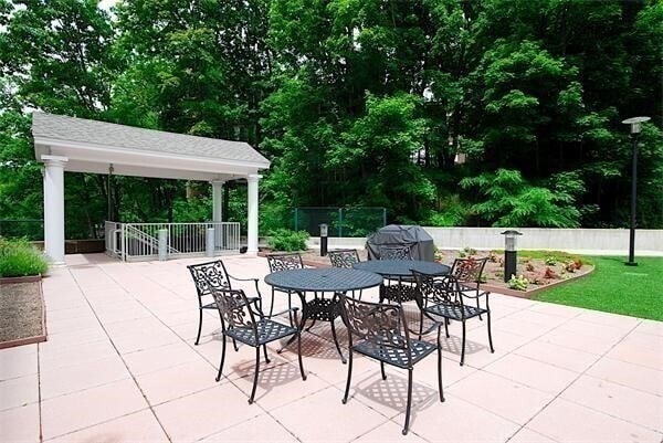 Building Photo - 1600 Beacon St