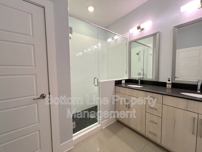 Building Photo - 211 Doggett St