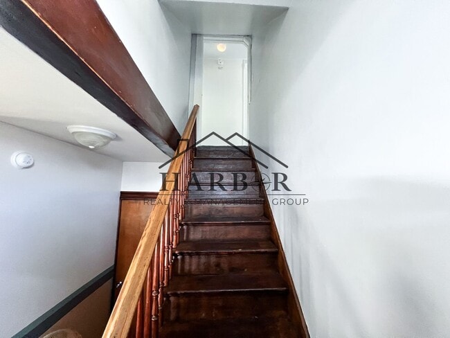 Building Photo - 527 Boone St