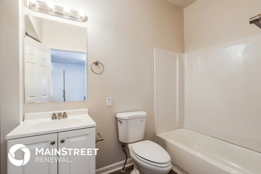 Building Photo - 3819 River Park Dr