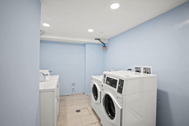 Building Photo - 8440 W 95th St